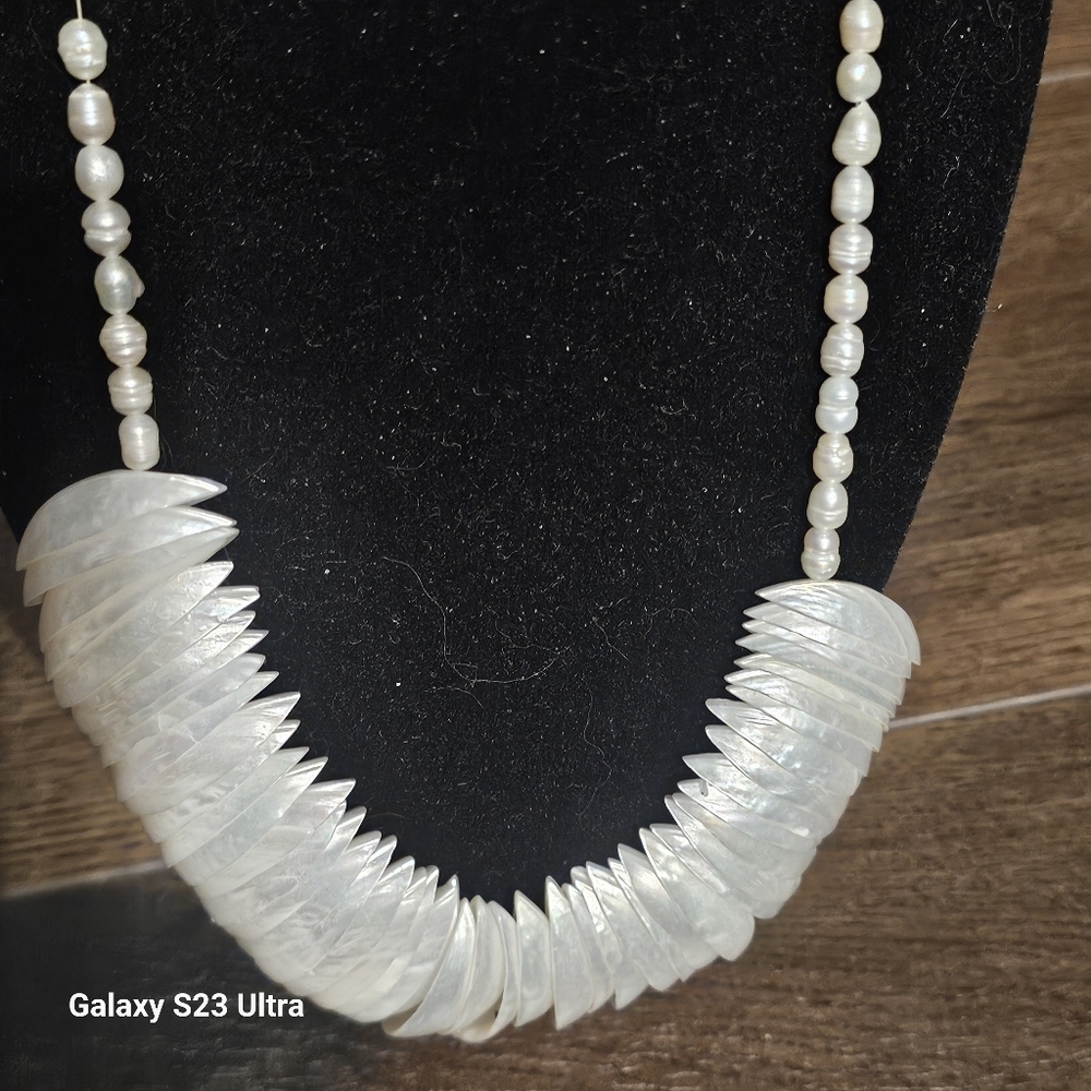 Pearl & Shell Necklace & Bracelet Fresh Water set - Picture 2 of 8